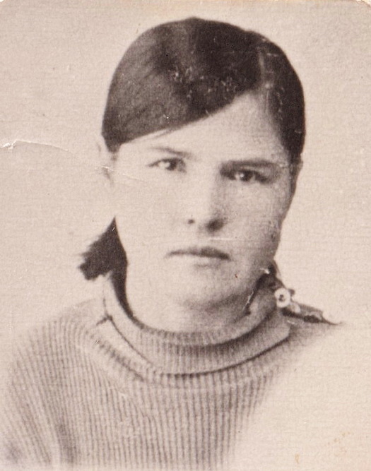 Викина мама моя бабушка.