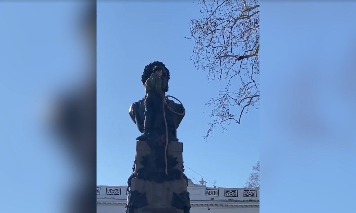     / Источник: Кадр из видео