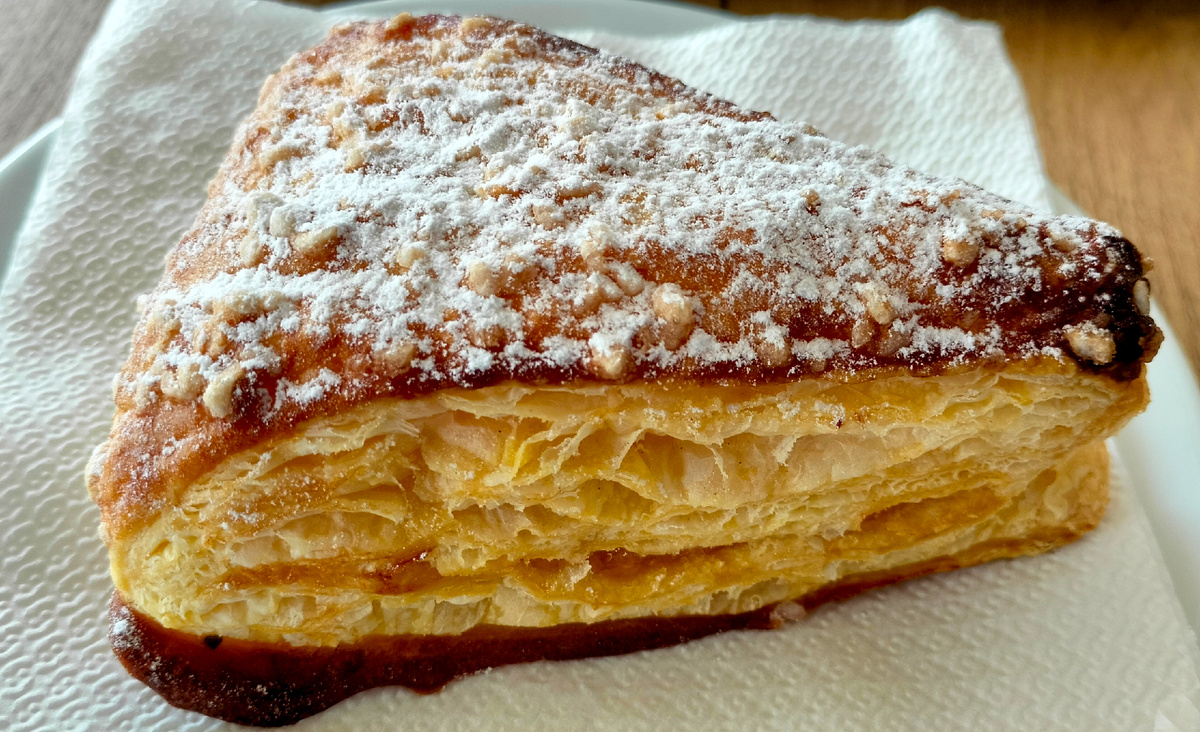 Попробовала новый слоёный пирог с яблочным джемом