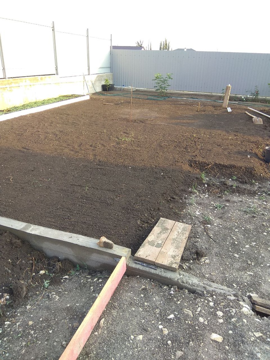 Подготовка участка под газон. Фото нашего участка.