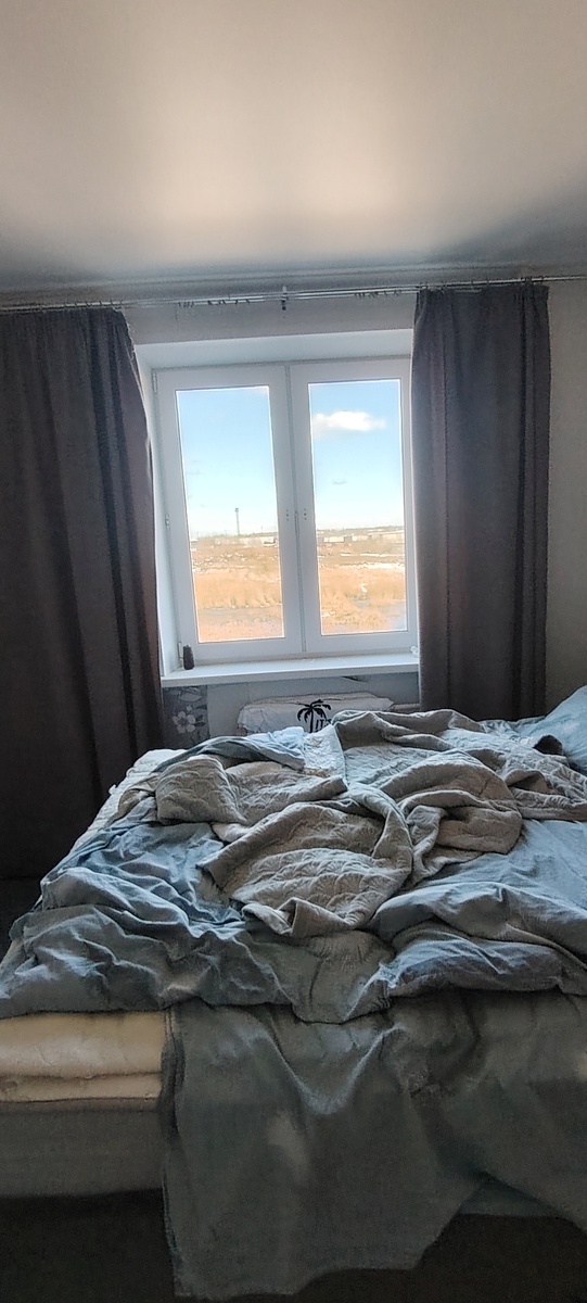 Фото автора. Тюль уже сняла так как она уж очень страшная 😁😁