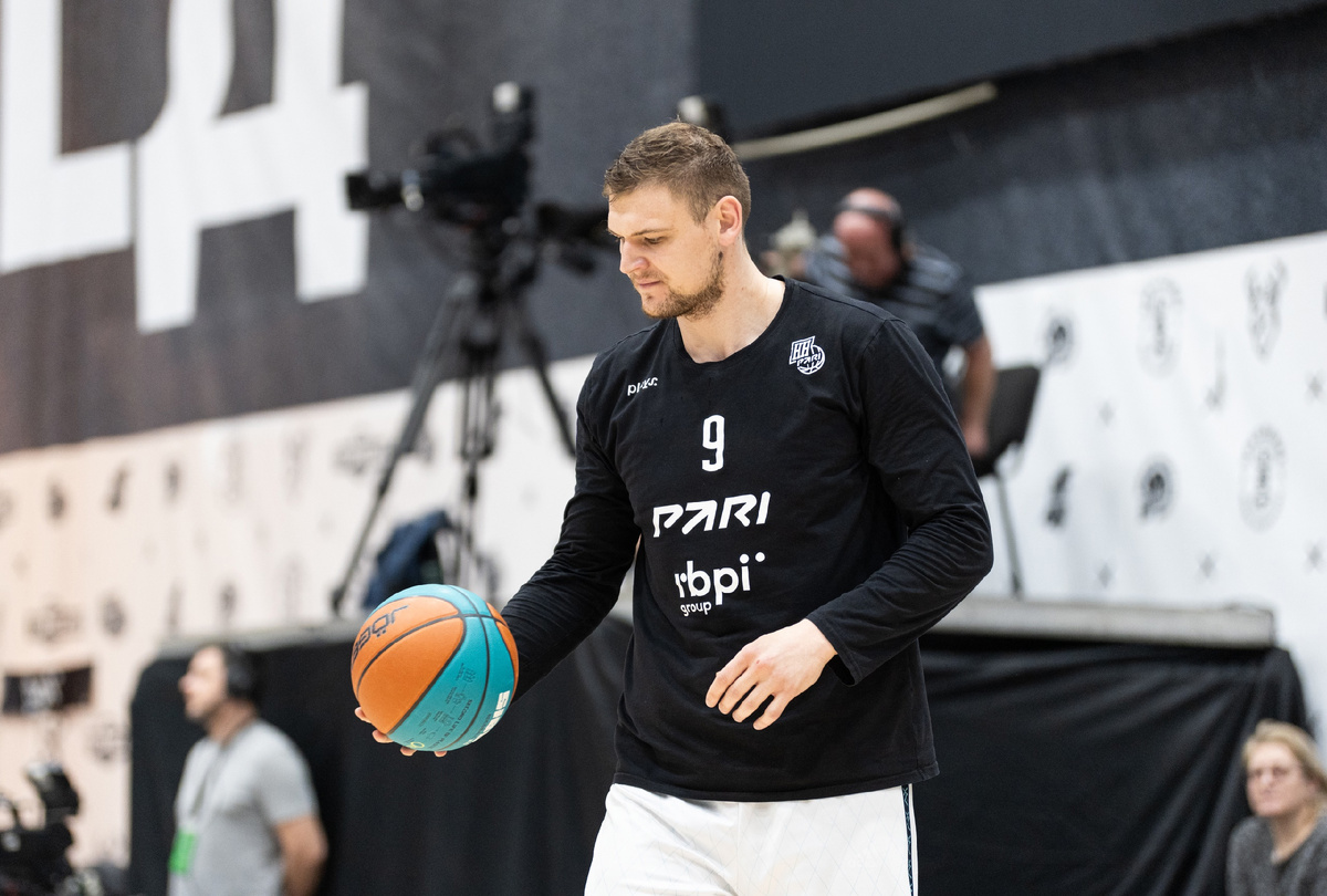 Илья Карпенков в составе «Нижнего»