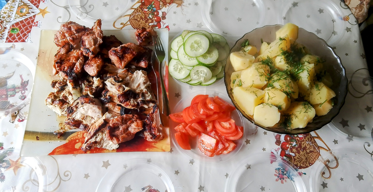 Оставшиеся мясные продукты были ещё на мангале