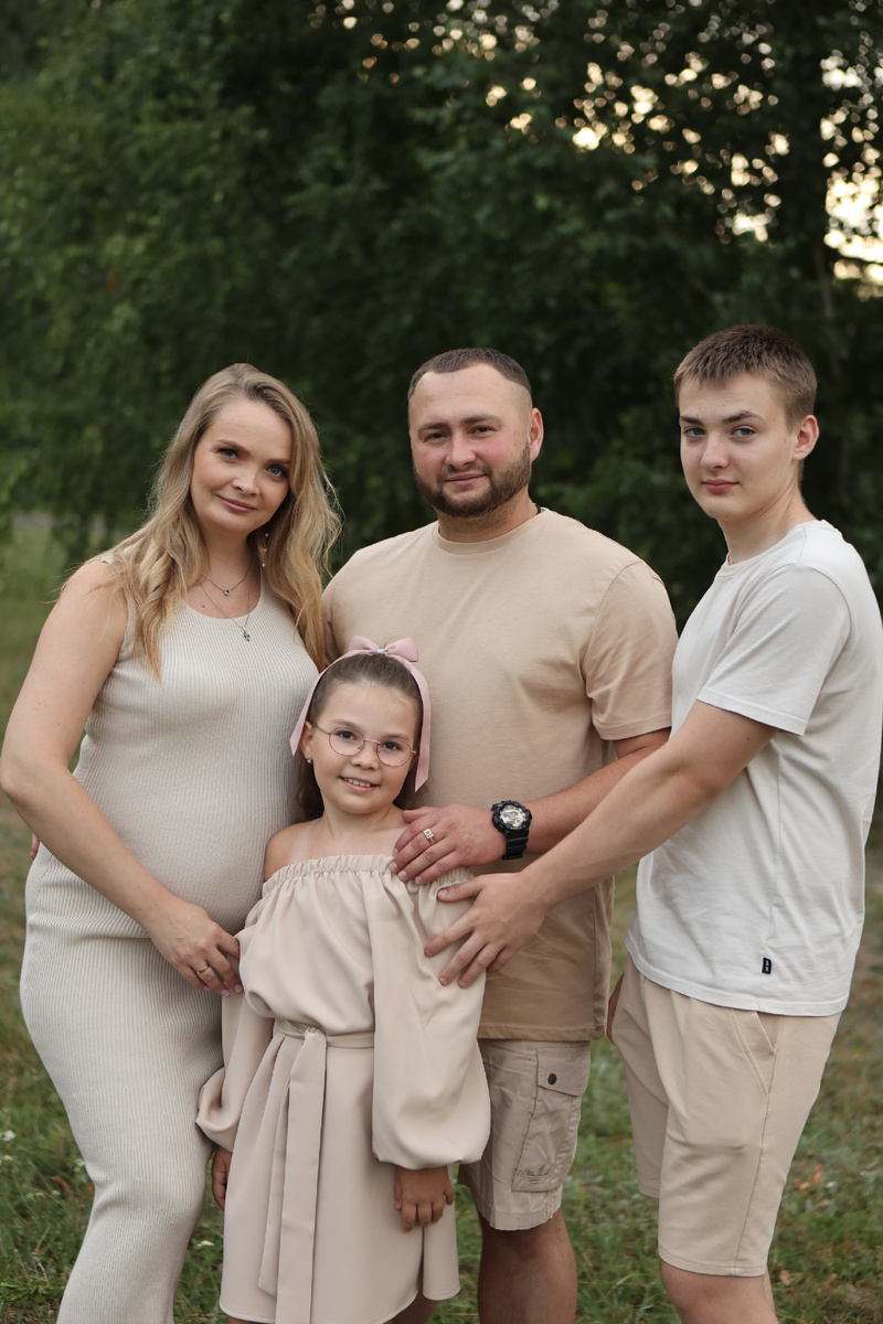 Семья в ожидании третьей сестренки