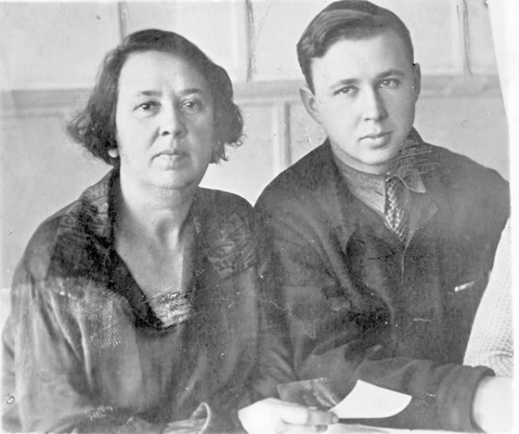 Михаил Миль с мамой Марией Ефимовной Миль