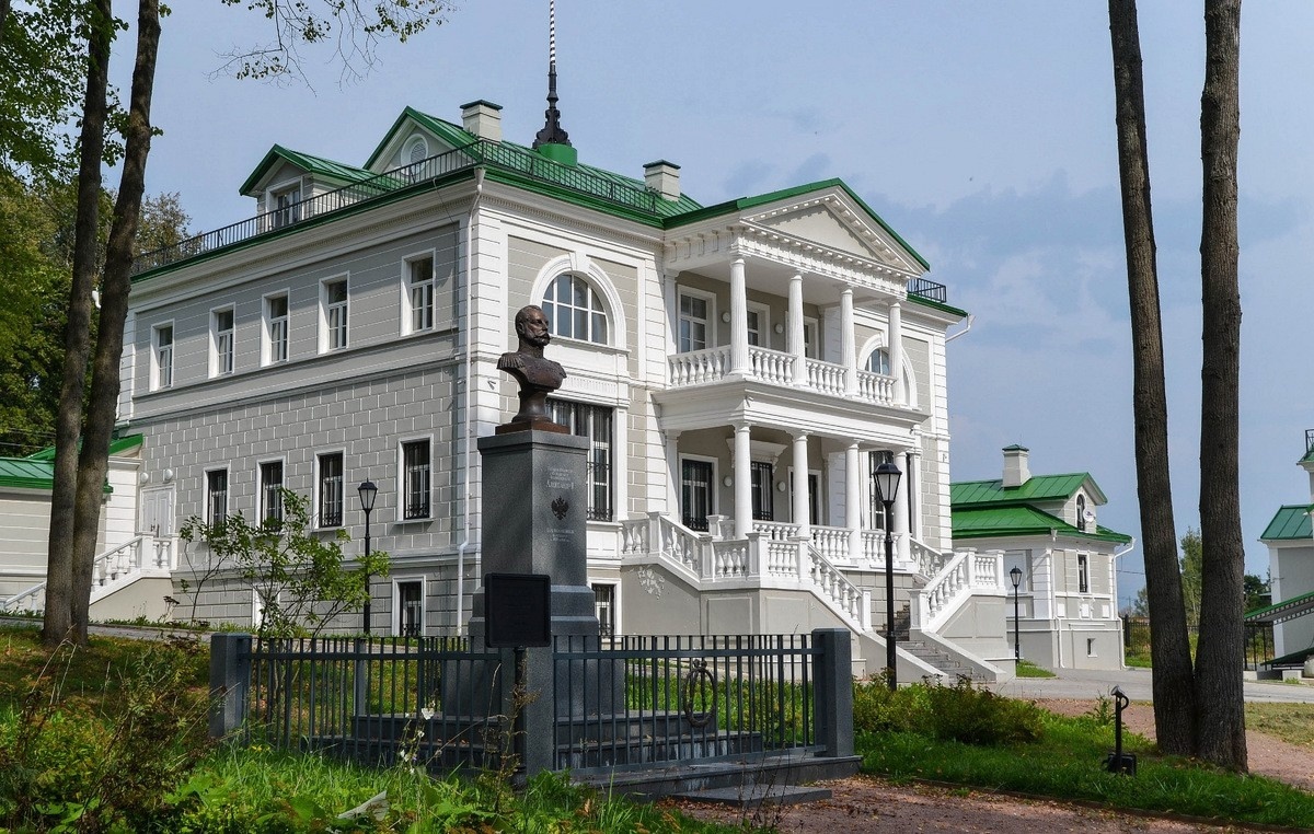 Императорский дворец