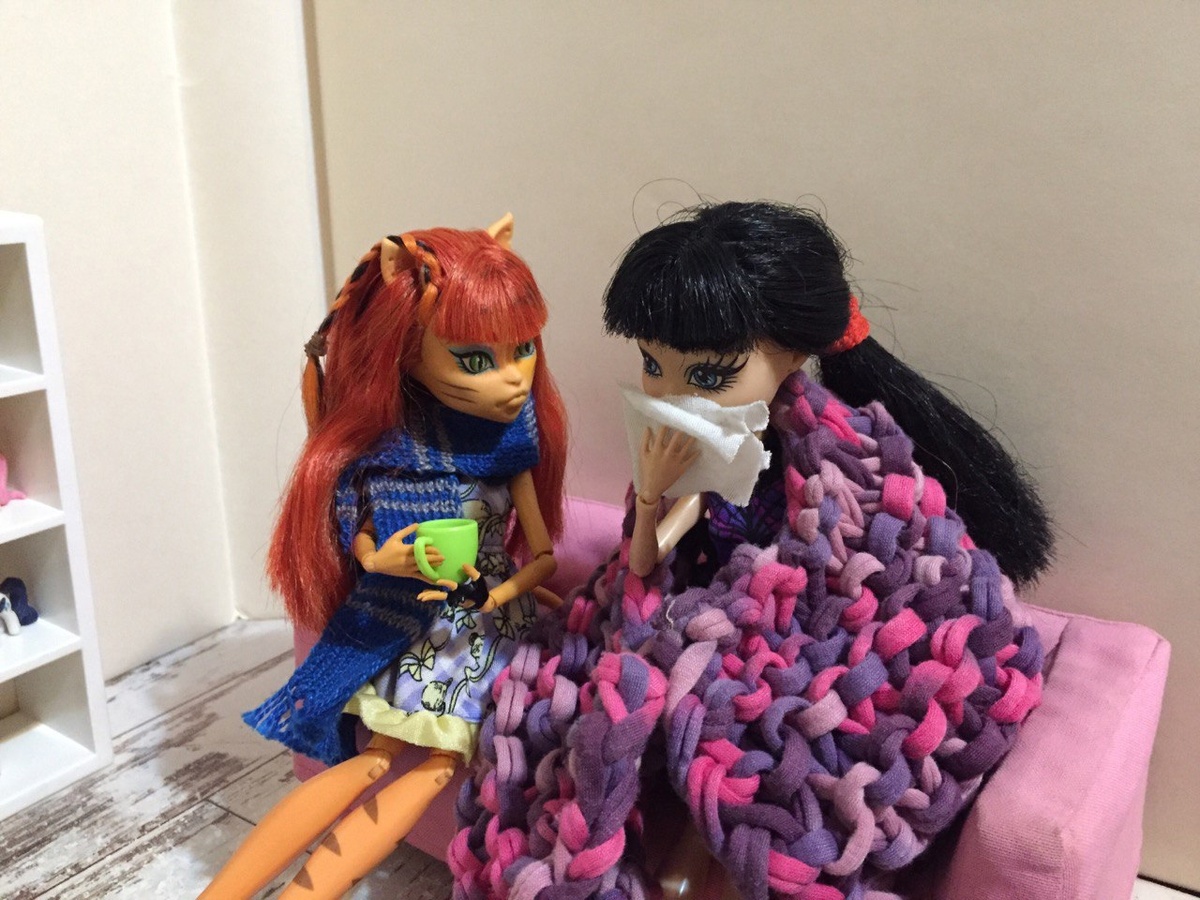 У нас всегда так: сначала заболевает одна, потом вторая, в итоге болеем и лечимся вместе.