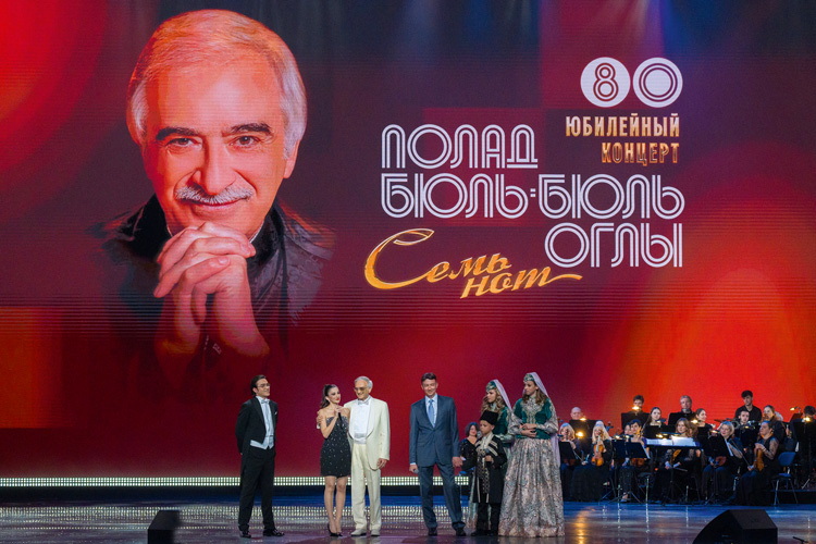 Полад Бюльбюльоглу с семьей. Фото: Мария Новоселова / «Вестник Кавказа»