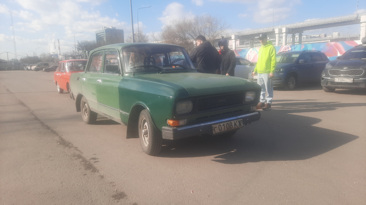 "Москвич-2140" в цвете "Пихта"