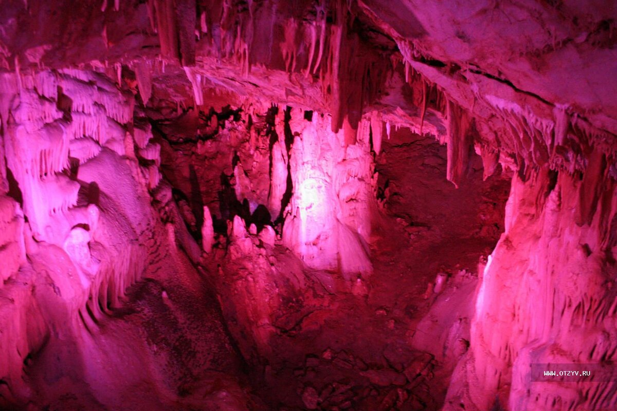 Розовая пещера