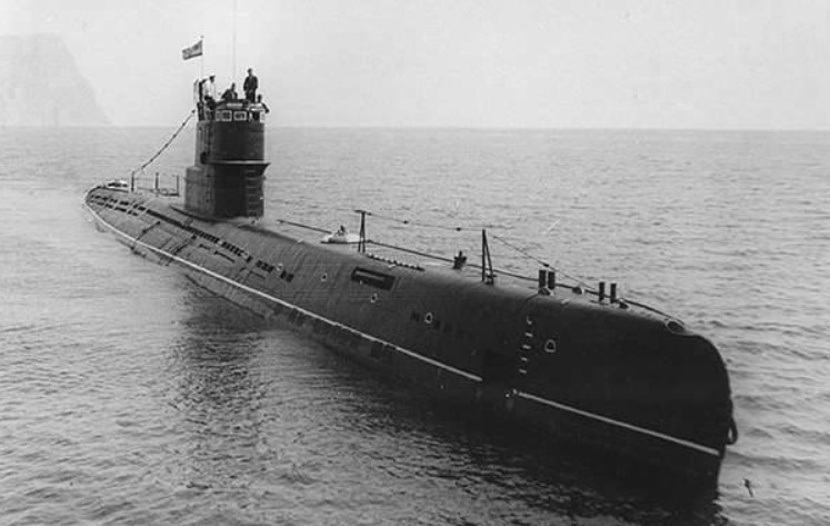 1955, 14 апреля: 14 членов экипажа подводной лодки «С-70» награждены орденами Красной Звезды, 14 человек — медалью Ушакова и 27 человек — медалью Нахимова
