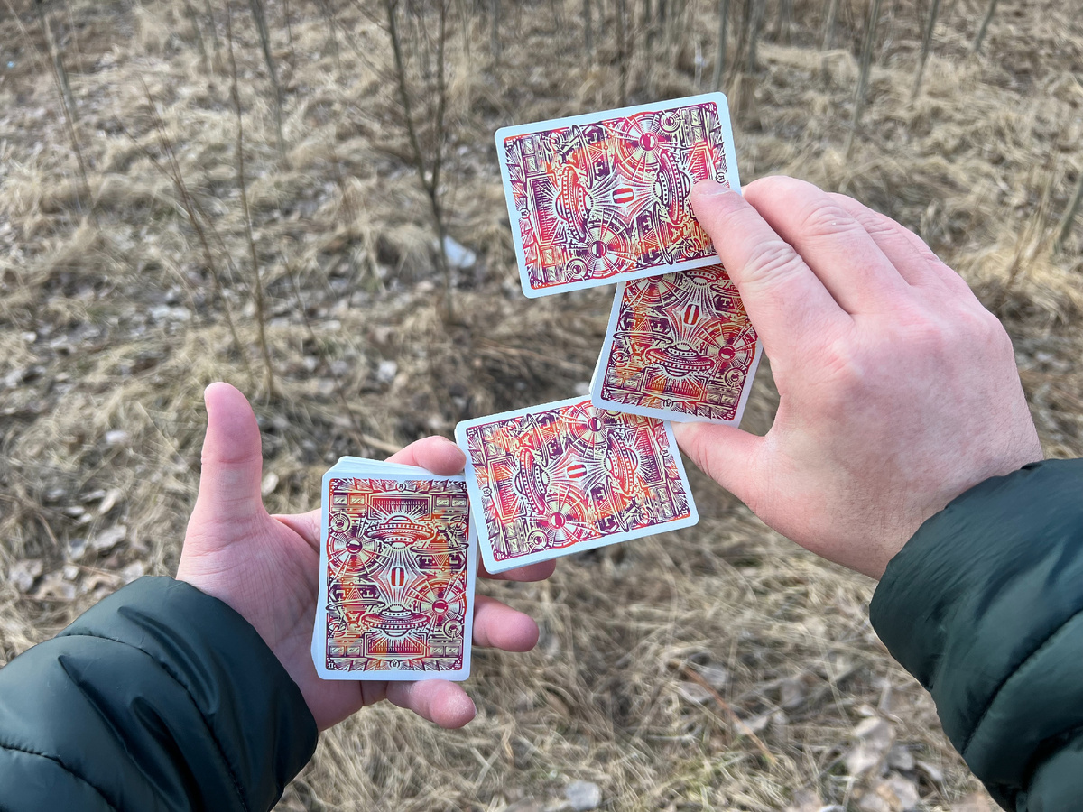 Карточный дисплей, который сможет удивить ваших друзей и знакомых