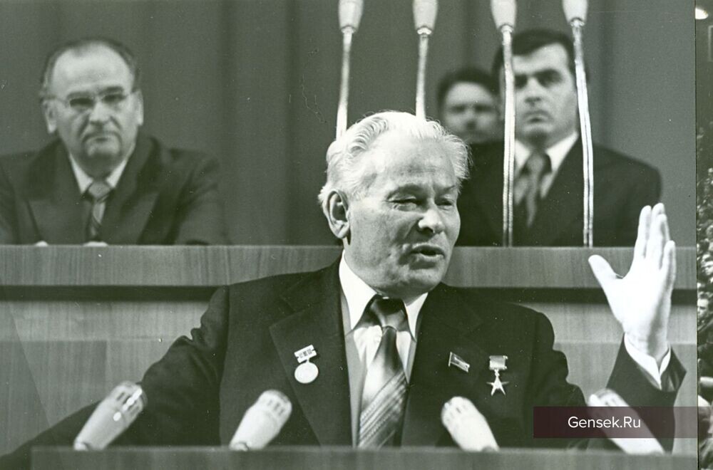 Константин Устинович Черненко в Молдавии, 1977 год.