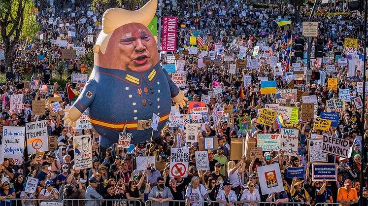    RINGO CHIU/SOPA IMAGES VIA ZUMA Демократическая партия организовала 1400 акций протеста в США против политики Трампа