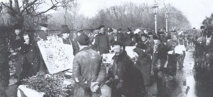 Торговля вербой в Петербурге у Александровского сада 1910-е. К.Булла