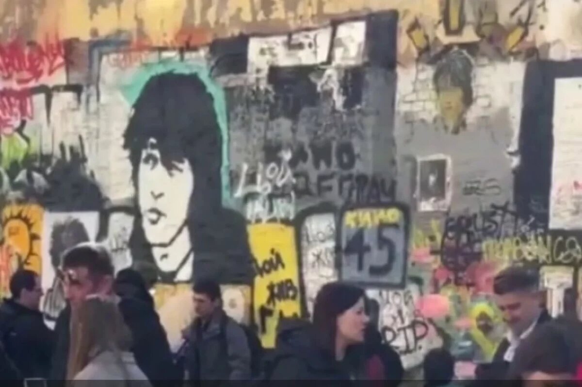    Поклонники «Кино» закрасили надпись о Паше Технике на стене Цоя