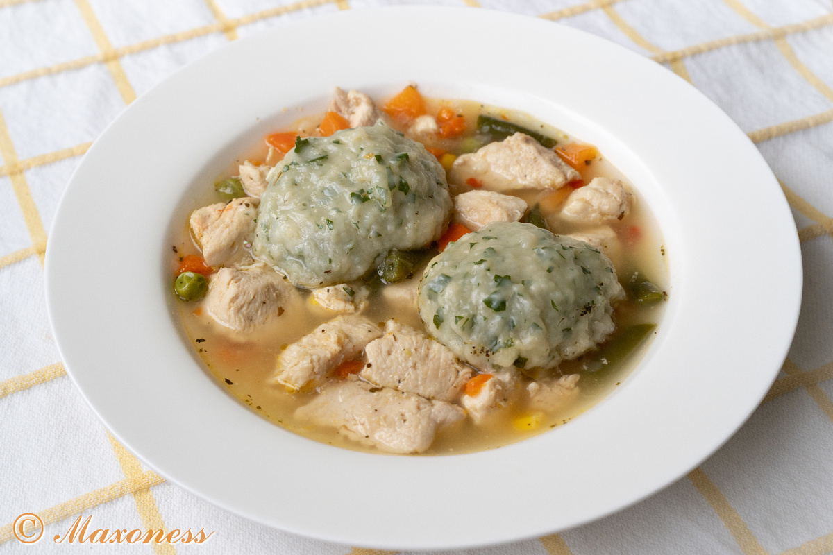 Курица с клецками