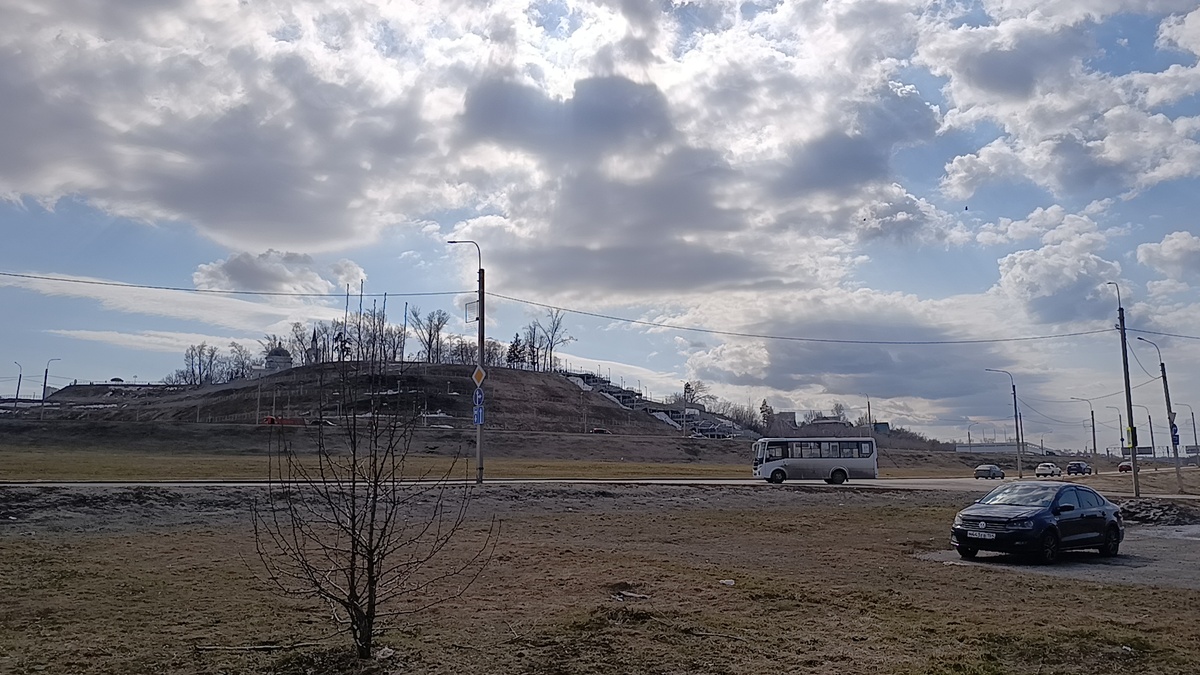 Вон он, на самом верху 