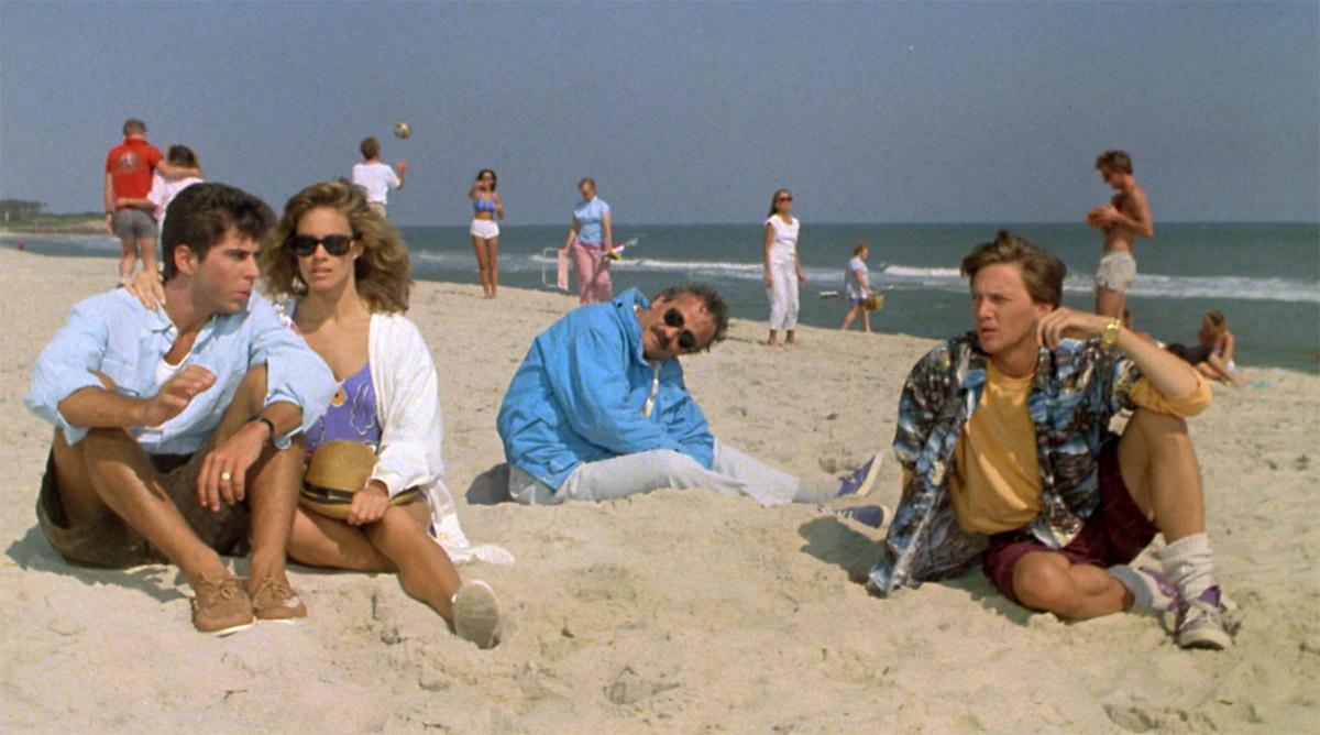 Комедия Теда Котчеффа «Уикэнд у Берни» - тот редкий случай, когда актёр, изображавший труп, потел на съёмках от усердия больше остальных актёров