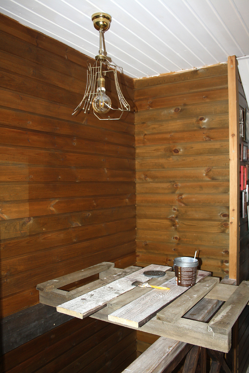 помост, с которого всё красила