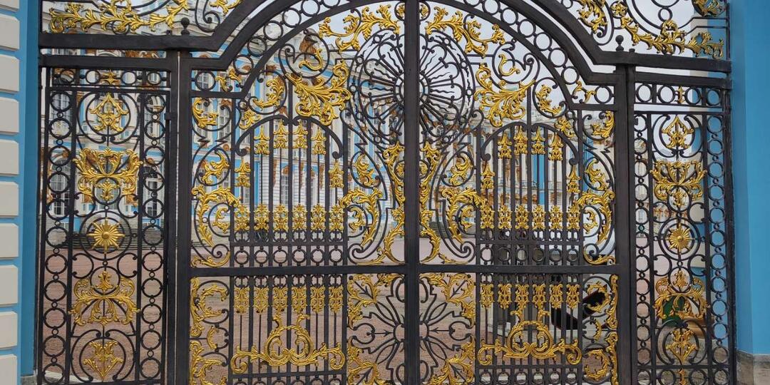 С понедельника вернулся в офис