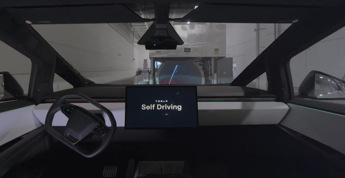 Кадр из видео Tesla  📷
