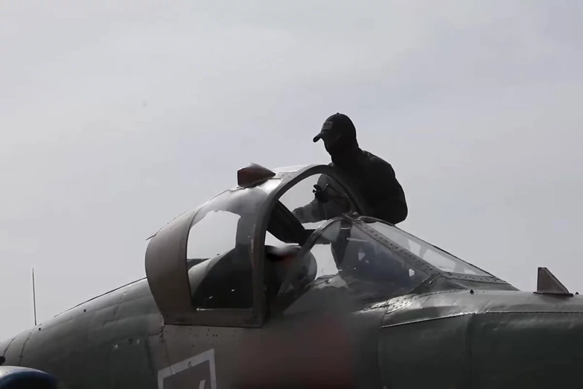    Штурмовики Су-25 уничтожили технику ВСУ, спрятанную в лесу под Курском