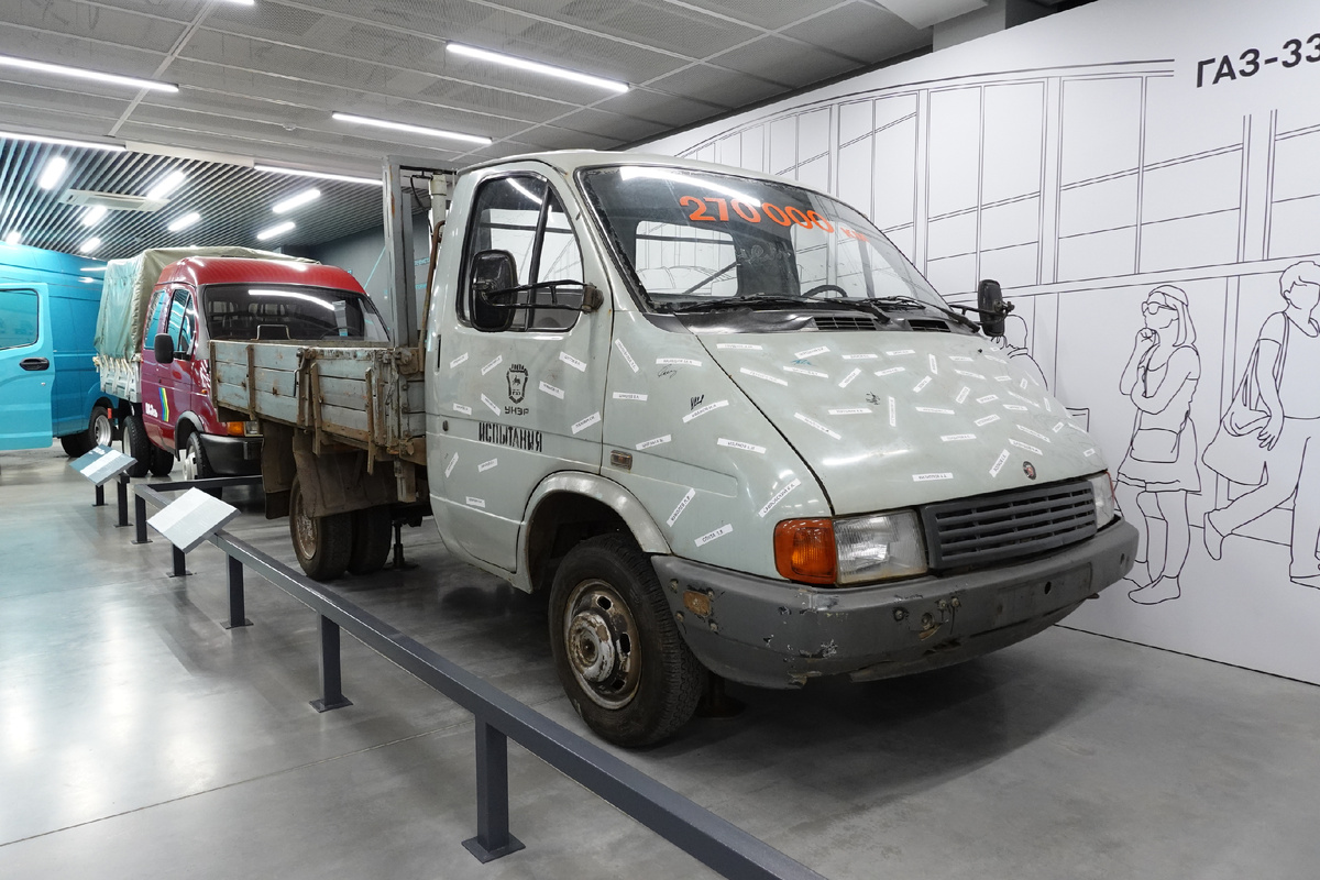 Самый первый вариант ГАЗель из 1994 года. Даже в 2025 году можно встретить такие экземпляры на дорогах РФ