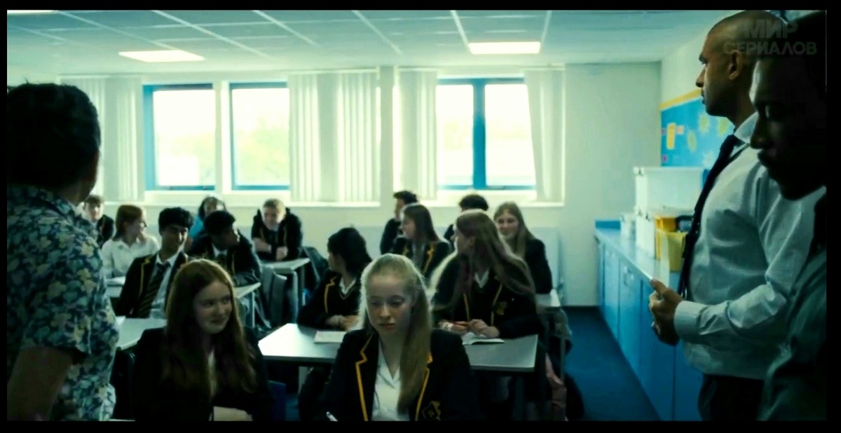 Вторая серия передаёт атмосферу школы, в которой учиться Джейми.