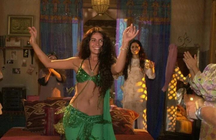 Многие помнят изумрудный наряд героини