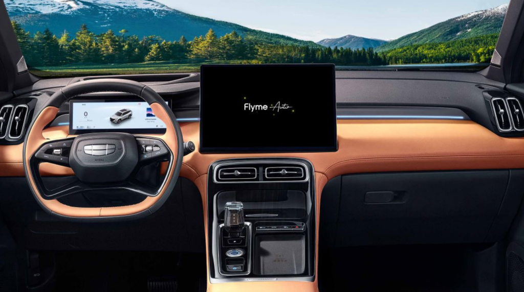 Серьезно поменялся салон автомобиля. Расширен список оснащения, модернизированы информационно-развлекательная система и др.