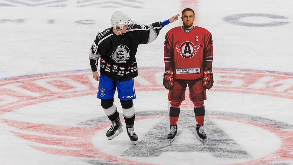 Матч памяти хоккеиста Федора Малыхина на стадионе "УГМК Арена".📷Фото: Марина Молдавская / Коммерсантъ