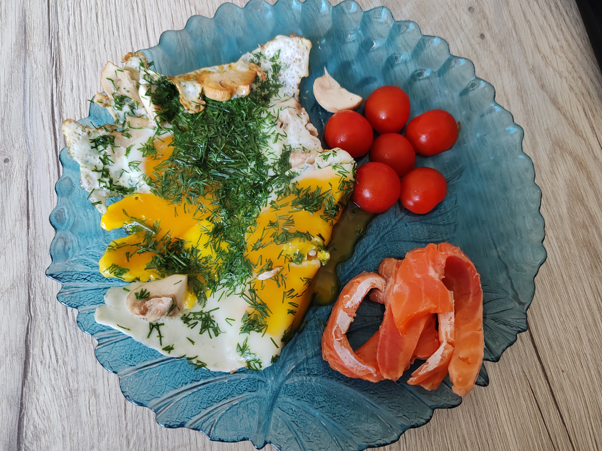 Фото автора канала. Запила все это кофе с молоком. 