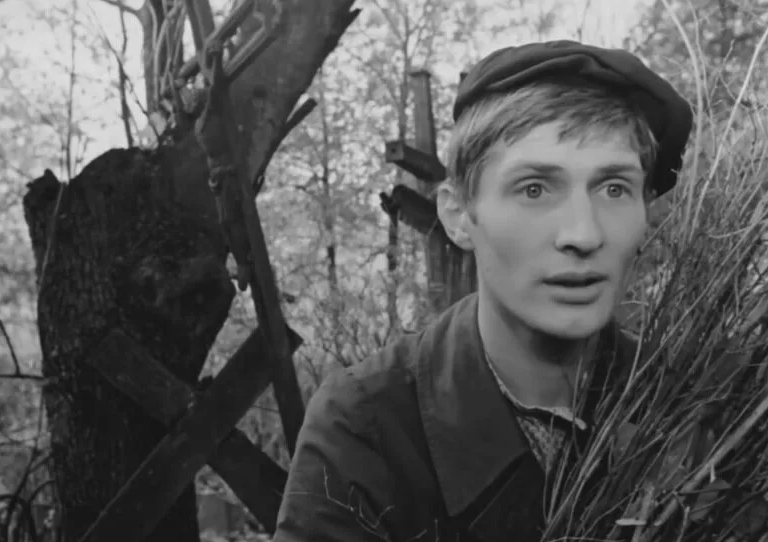 Кадр из фильма «Через кладбище»