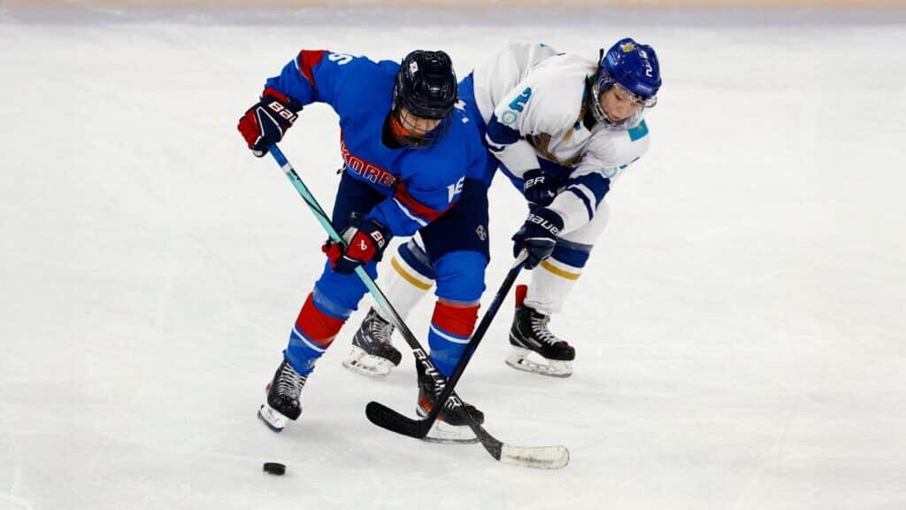    Поражение от Латвии стало для казахстанских хоккеисток третьим подряд на проходящем в Великобритании чемпионате мира / Фото: Action Images via REUTERS/Issei Kato