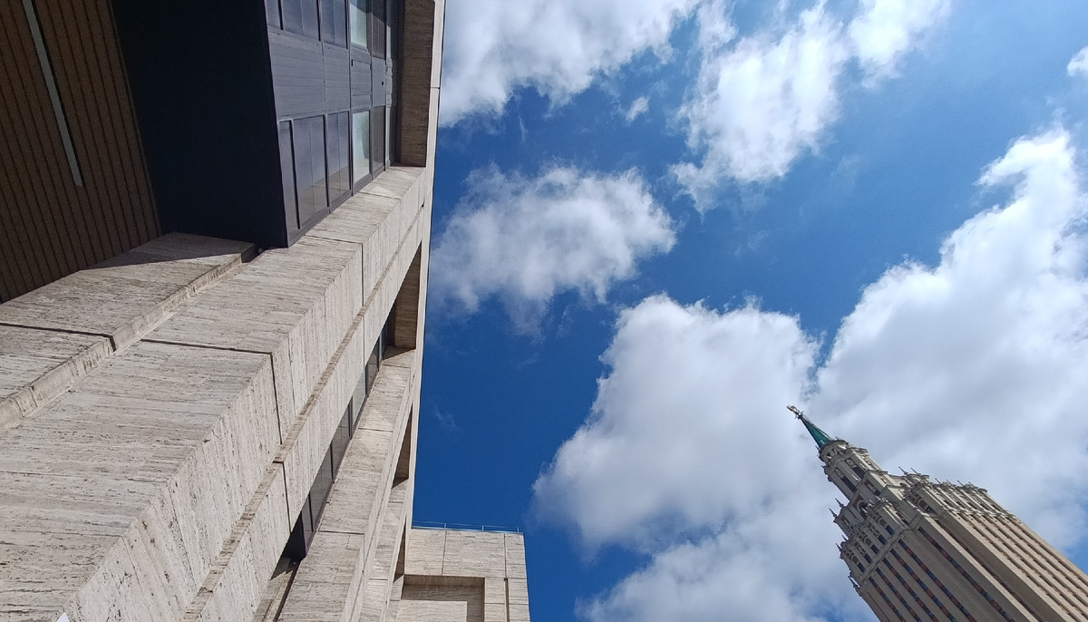 Москва встречает конструктивизмом и сталинскими высотками