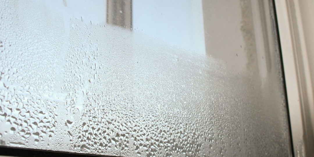 Пропало запотевание окон и промерзание входной двери. Рассказываю, что сделал