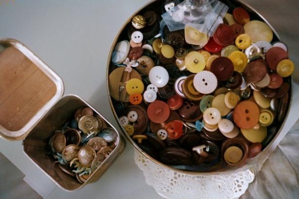 Пуговицы в коробке