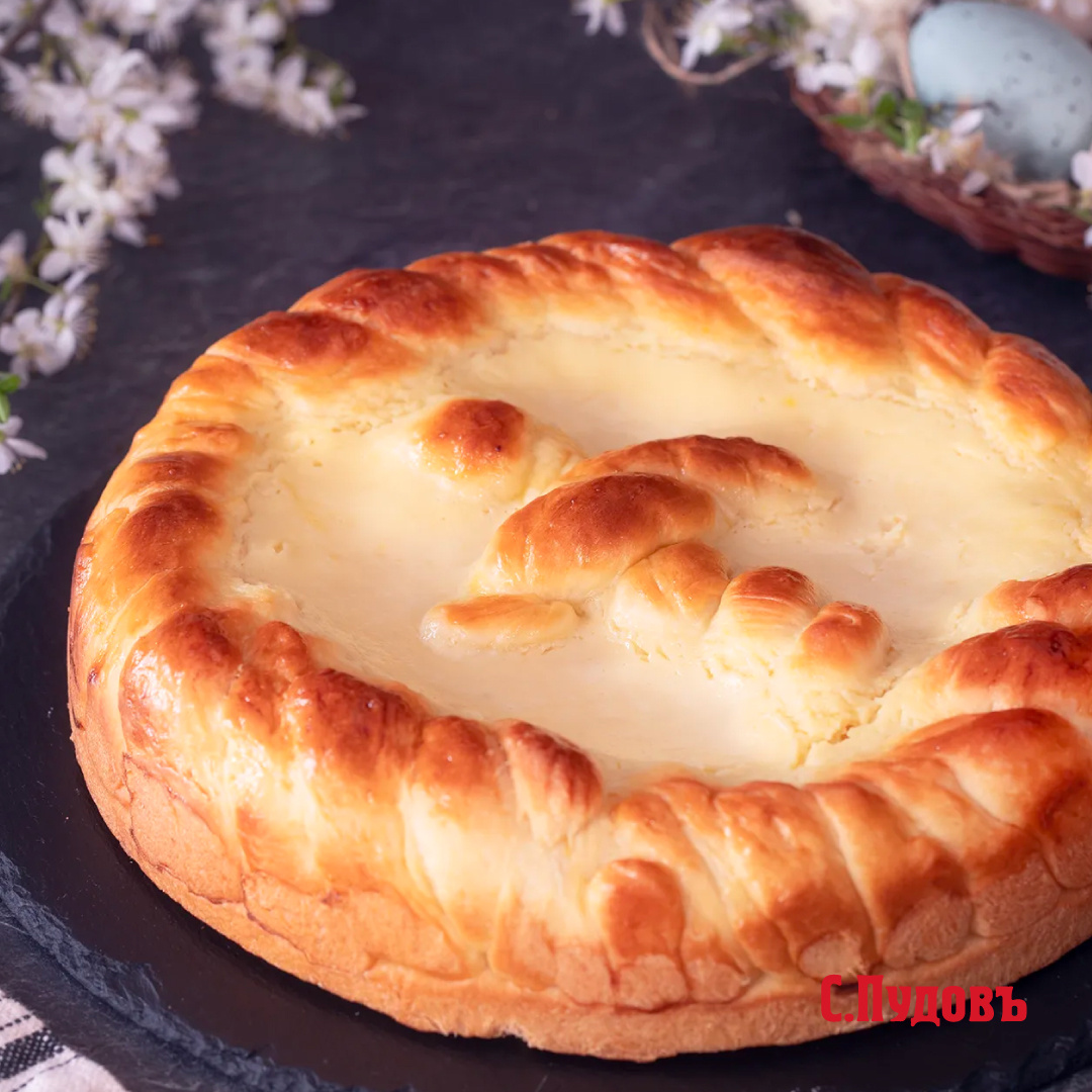 Пасхальный хлеб по-румынски со сливочным сыром и изюмом