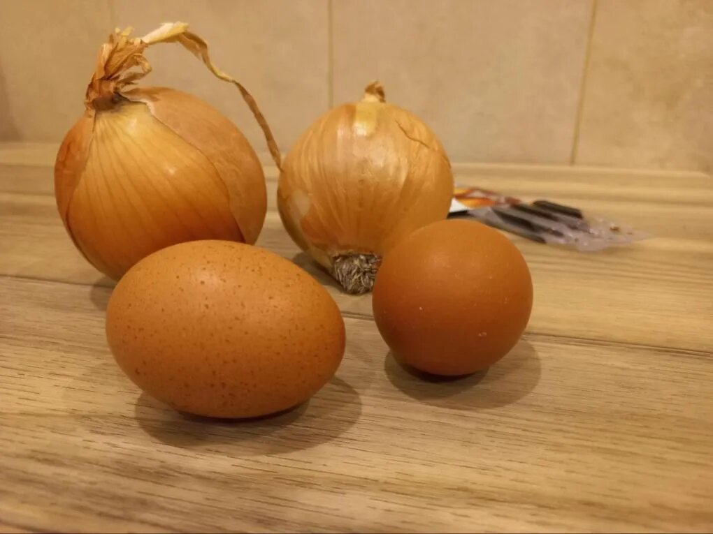 Не выбрасывайте луковую шелуху примерно за неделю до Пасхи — пригодится! |Фото: Челгид