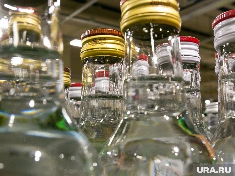 Губернатор Тюменской области подписал постановление о приватизации завода «Бенат». Фото: Денис Моргунов © URA.RU