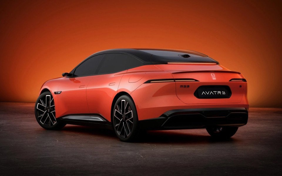    Avatr 06