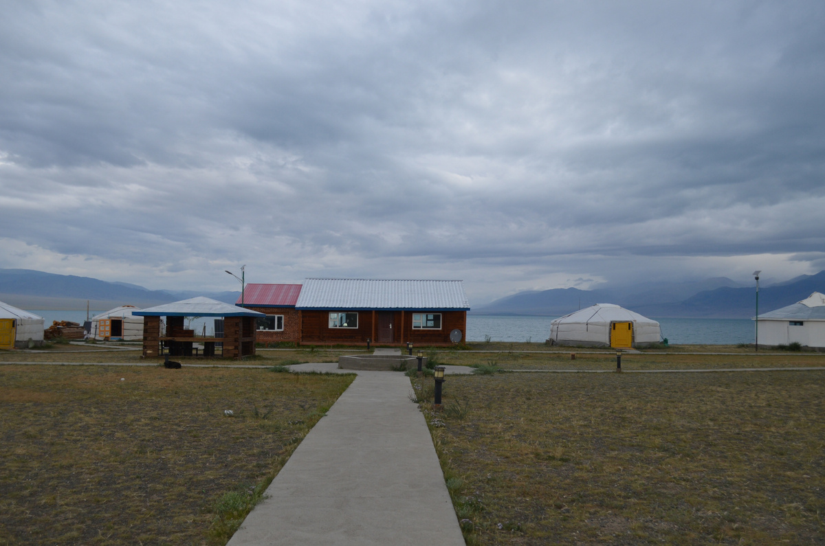 Вид на ресторан и беседку