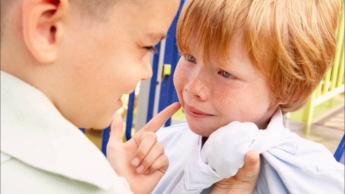    Как помочь ребенку справиться с буллингом