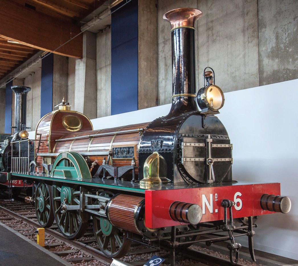 Картинки Яндекса. Паровоз Стивенсона с длинным котлом  «Эгль» (Орёл), построенный в 1846 году. Он выставлен в Cité du Train, французском национальном железнодорожном музее в Мюлузе.

