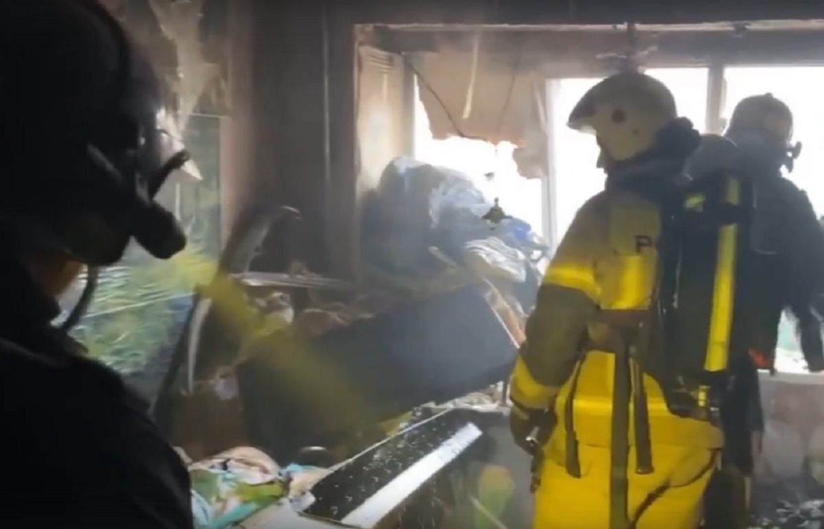    В квартире на площади 10 кв метров горели домашние вещи