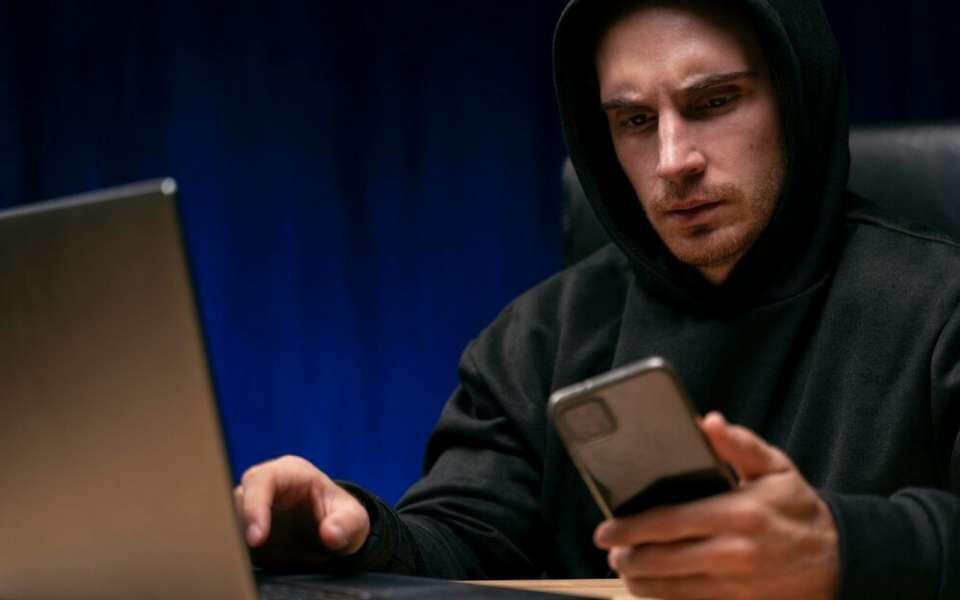    Банк России предупреждает липчан о новой схеме обмана с предложением инвестировать в цифровые рубли Freepik