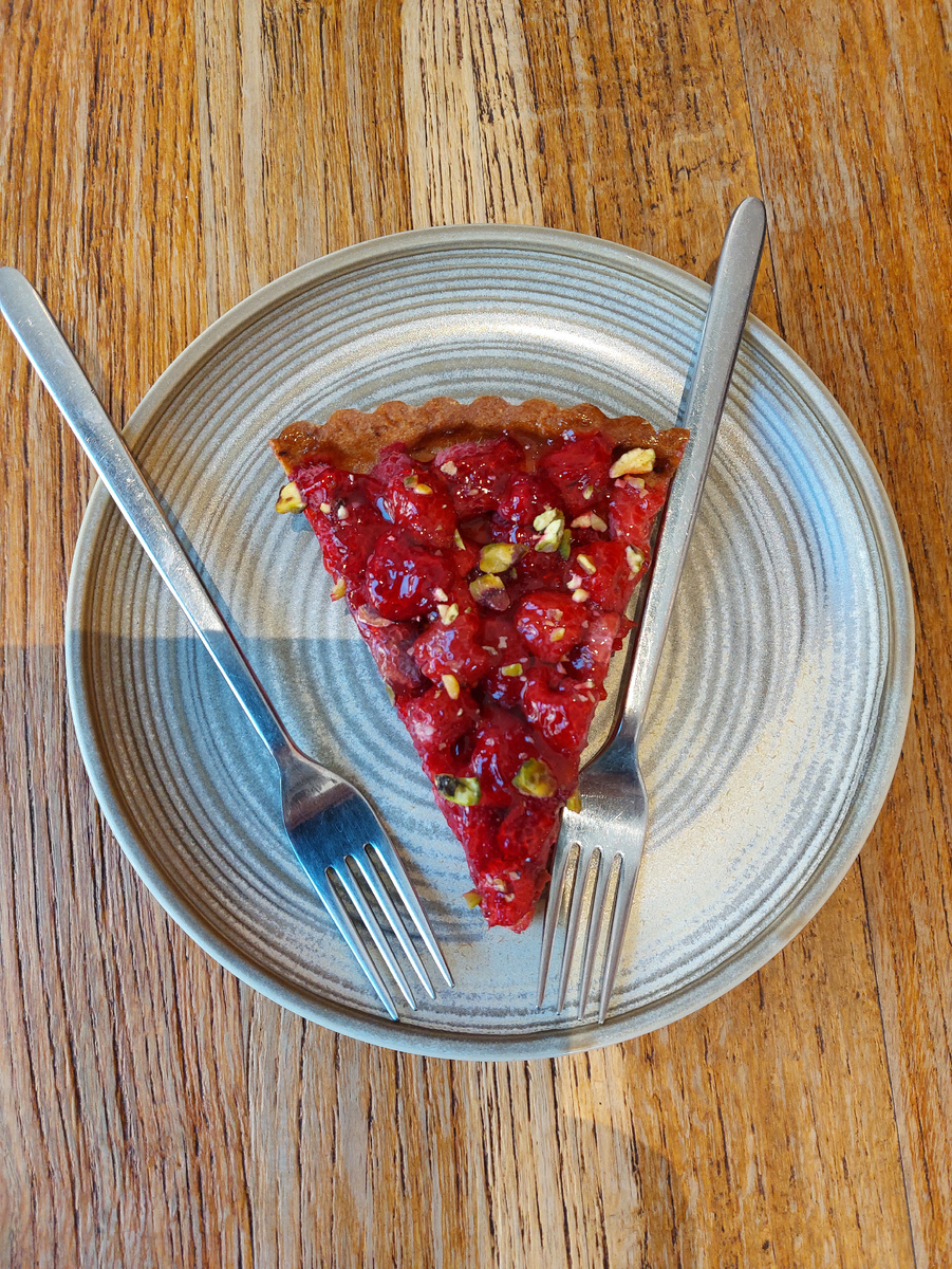 Поделили кусок на двоих:))