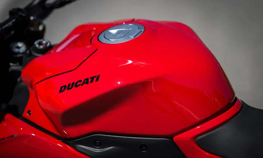2025 Ducati Streetfighter V2 S: Один из самых весёлых мотоциклов с шильдиком Ducati