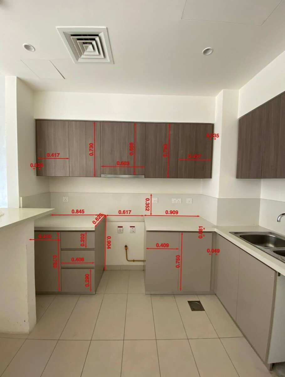 Пример стандартной кухни в Дубае, фото до работы Furni 